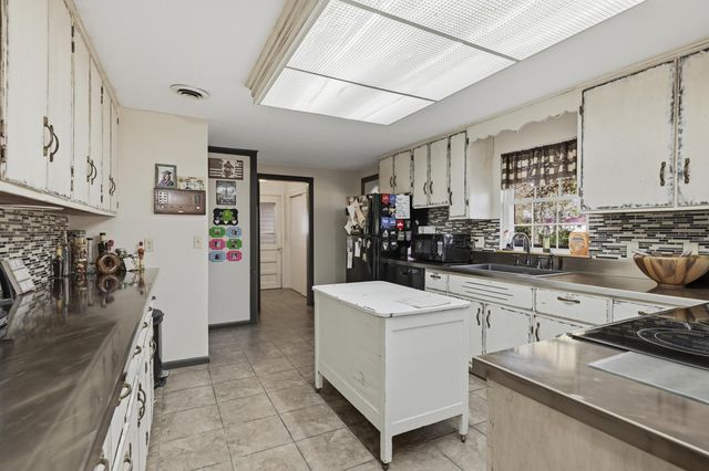 106 Rosedale Street, Cassville, MO 65625