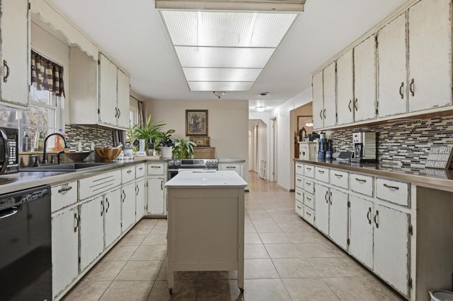 106 Rosedale Street, Cassville, MO 65625