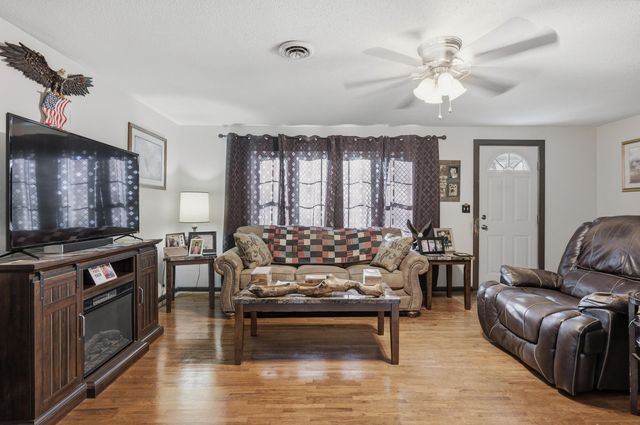 106 Rosedale Street, Cassville, MO 65625