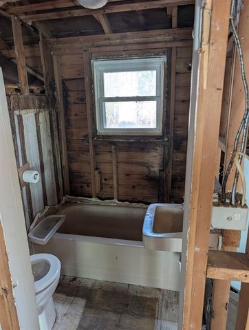 216 Portage Lake Road, Munith, MI 49259