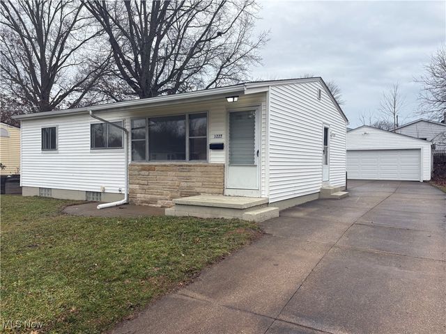 1227 Flanders Avenue, Akron, OH 44314