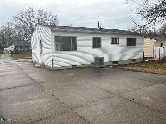 1227 Flanders Avenue, Akron, OH 44314