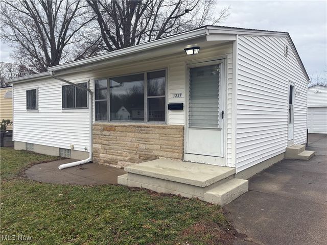 1227 Flanders Avenue, Akron, OH 44314