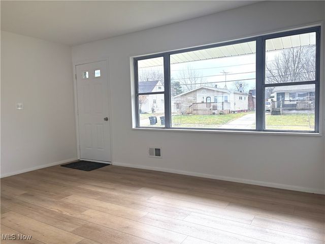 1227 Flanders Avenue, Akron, OH 44314