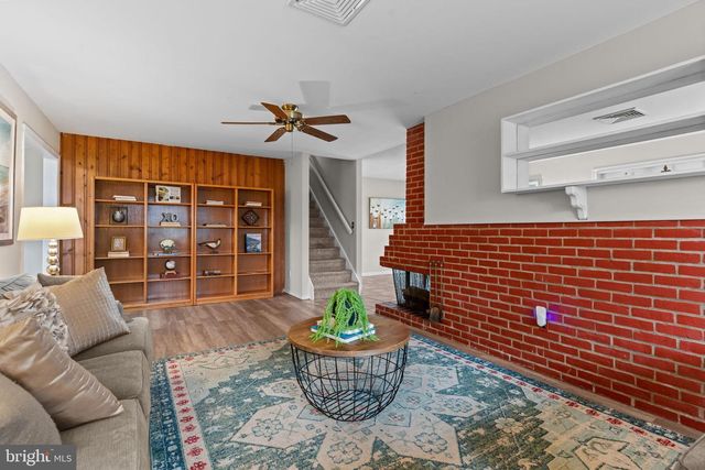 29 GRACEFUL LN, Levittown, PA 19055