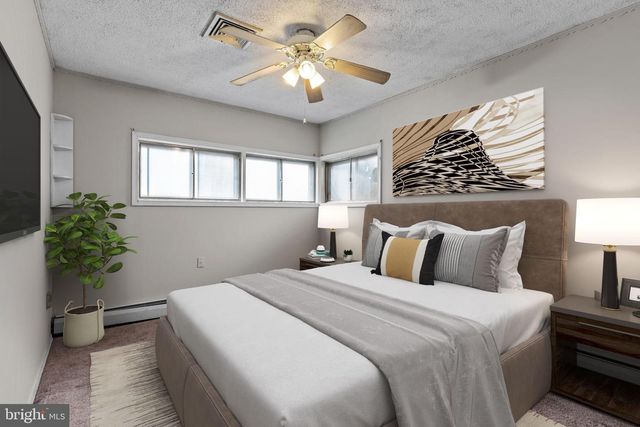 29 GRACEFUL LN, Levittown, PA 19055