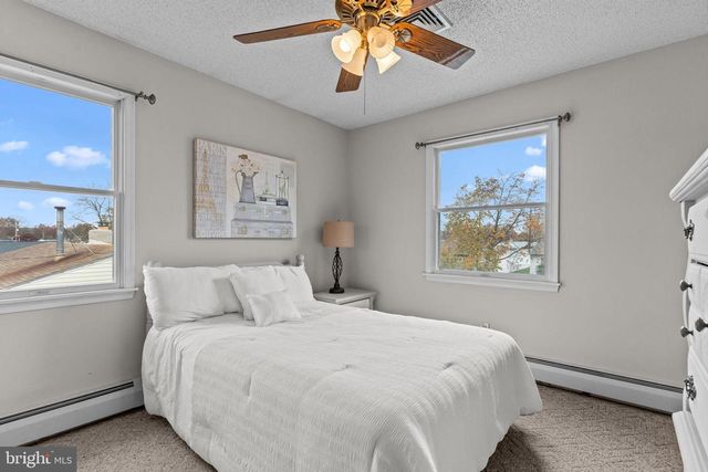 29 GRACEFUL LN, Levittown, PA 19055