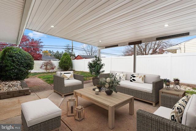 29 GRACEFUL LN, Levittown, PA 19055