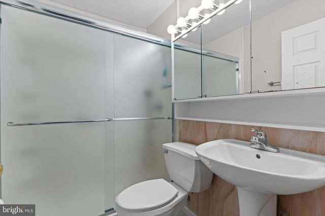 29 GRACEFUL LN, Levittown, PA 19055