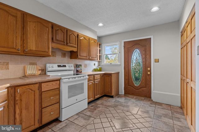 29 GRACEFUL LN, Levittown, PA 19055