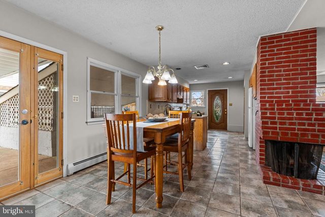 29 GRACEFUL LN, Levittown, PA 19055