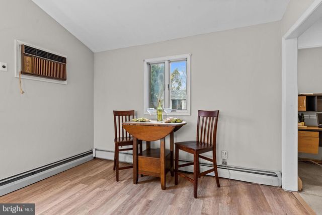 29 GRACEFUL LN, Levittown, PA 19055