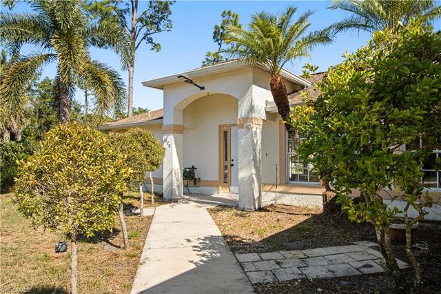 1620 Blue Sage DR, Naples, FL 34117