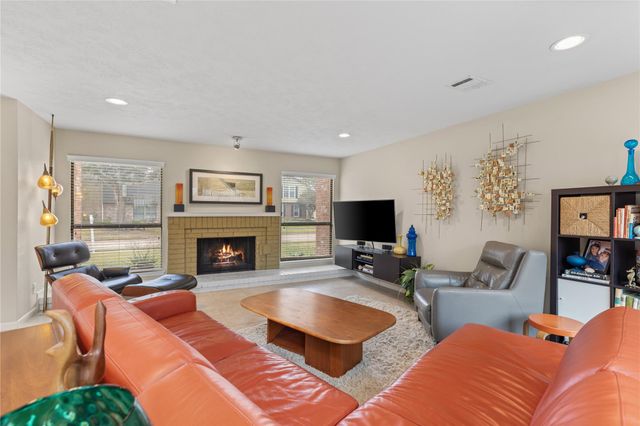 1610 E Hedgecroft Drive, El Lago, TX 77586