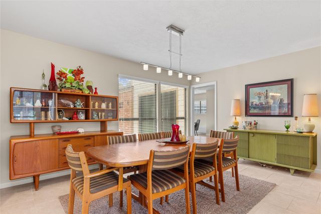 1610 E Hedgecroft Drive, El Lago, TX 77586