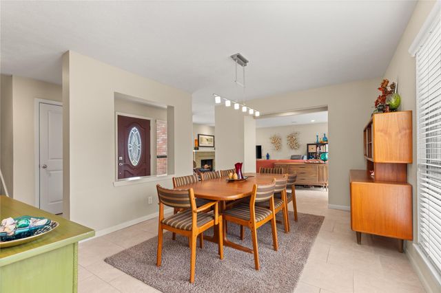 1610 E Hedgecroft Drive, El Lago, TX 77586