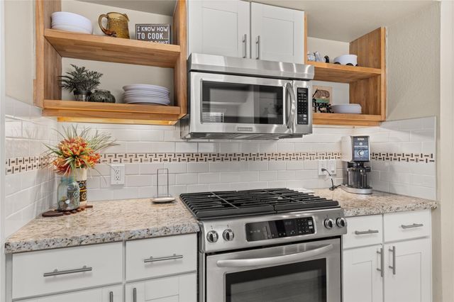 1610 E Hedgecroft Drive, El Lago, TX 77586