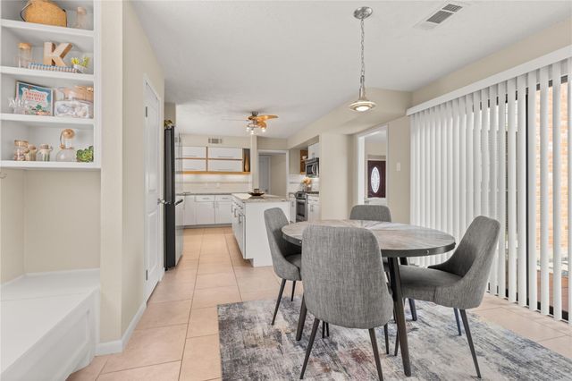 1610 E Hedgecroft Drive, El Lago, TX 77586