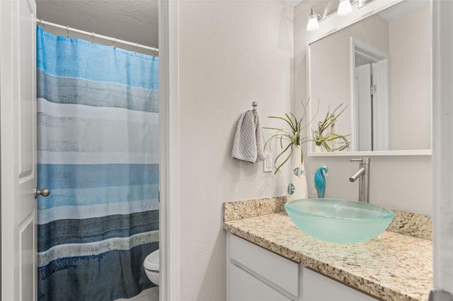 1610 E Hedgecroft Drive, El Lago, TX 77586