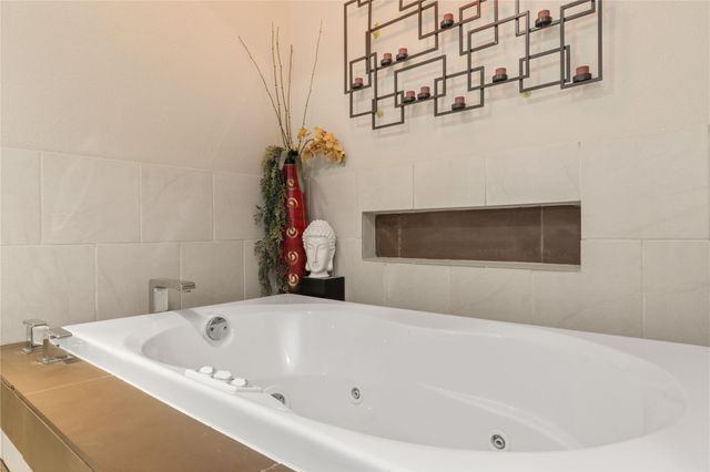 1610 E Hedgecroft Drive, El Lago, TX 77586