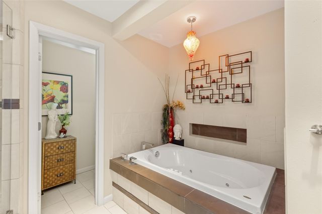 1610 E Hedgecroft Drive, El Lago, TX 77586