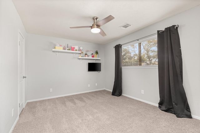 1610 E Hedgecroft Drive, El Lago, TX 77586