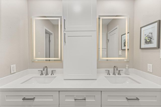 1610 E Hedgecroft Drive, El Lago, TX 77586