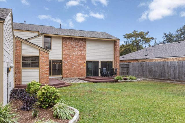 1610 E Hedgecroft Drive, El Lago, TX 77586