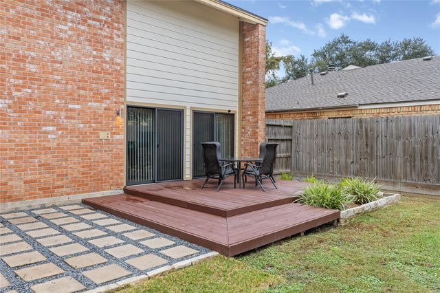 1610 E Hedgecroft Drive, El Lago, TX 77586