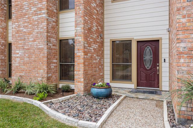 1610 E Hedgecroft Drive, El Lago, TX 77586