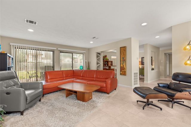 1610 E Hedgecroft Drive, El Lago, TX 77586