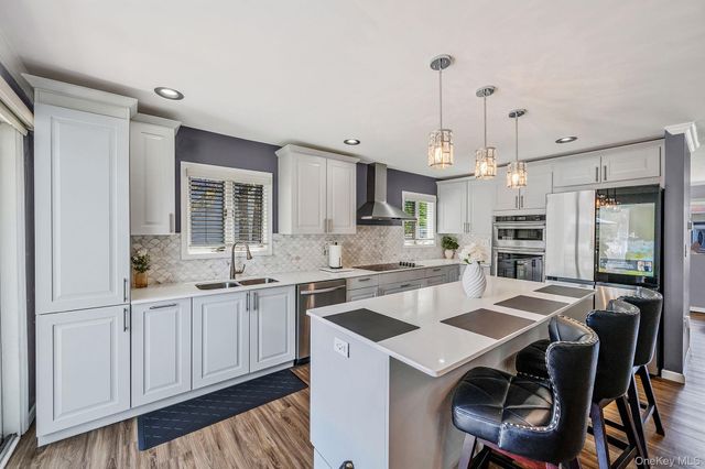 935 Sterling Place, West Babylon, NY 11704