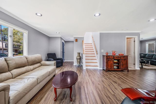 935 Sterling Place, West Babylon, NY 11704