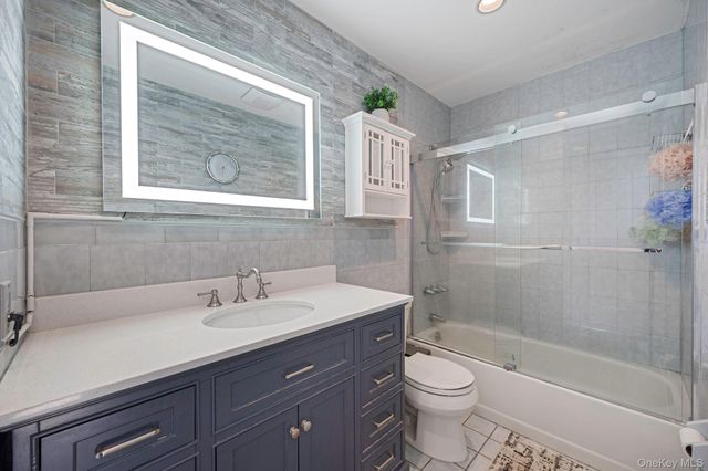 935 Sterling Place, West Babylon, NY 11704