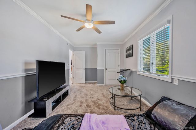 935 Sterling Place, West Babylon, NY 11704