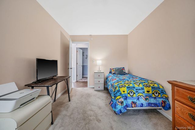 935 Sterling Place, West Babylon, NY 11704