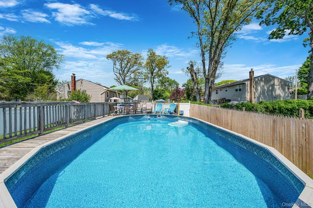 935 Sterling Place, West Babylon, NY 11704