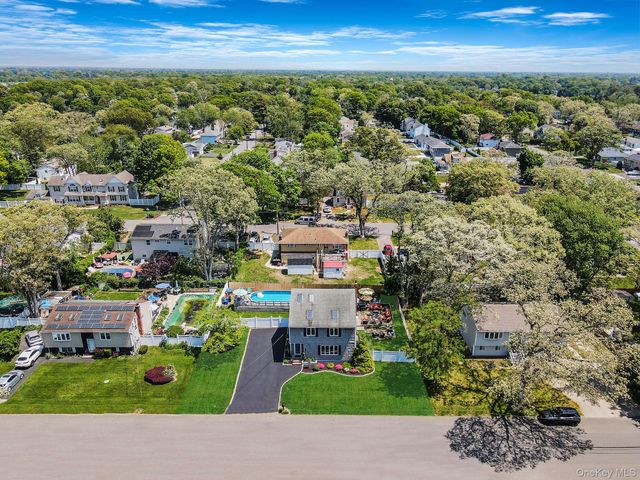 935 Sterling Place, West Babylon, NY 11704