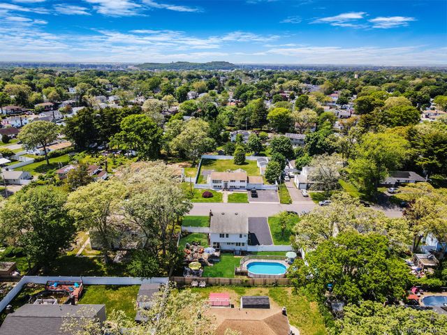 935 Sterling Place, West Babylon, NY 11704