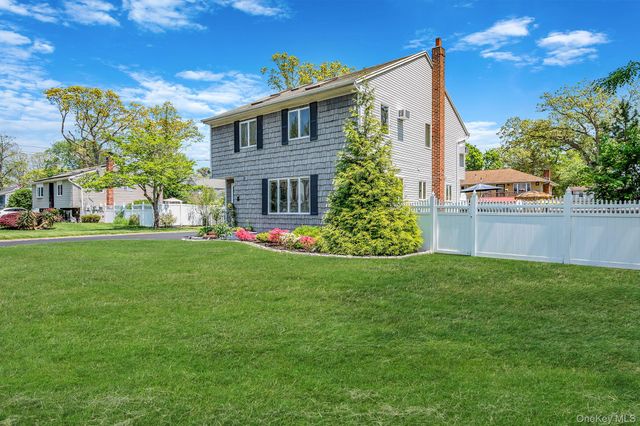 935 Sterling Place, West Babylon, NY 11704