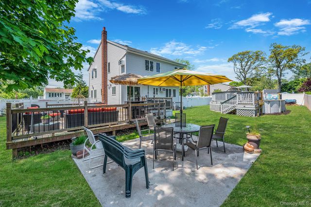 935 Sterling Place, West Babylon, NY 11704