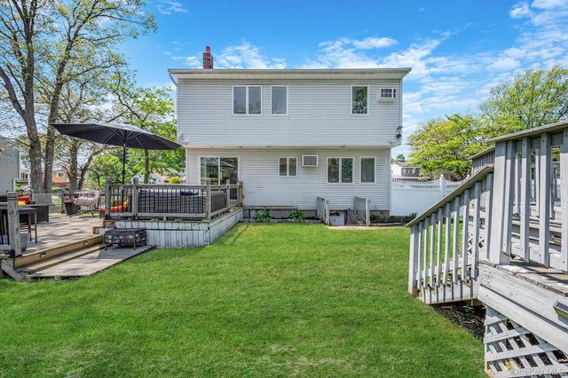 935 Sterling Place, West Babylon, NY 11704