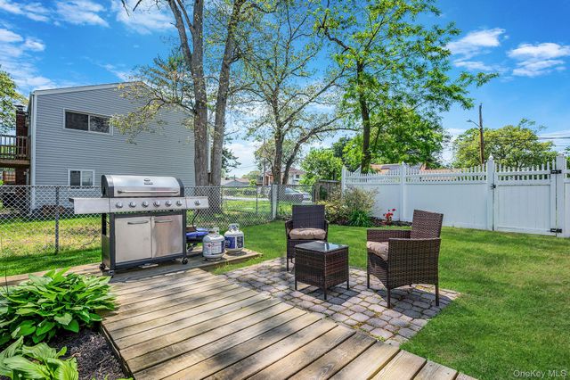 935 Sterling Place, West Babylon, NY 11704