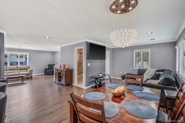 935 Sterling Place, West Babylon, NY 11704