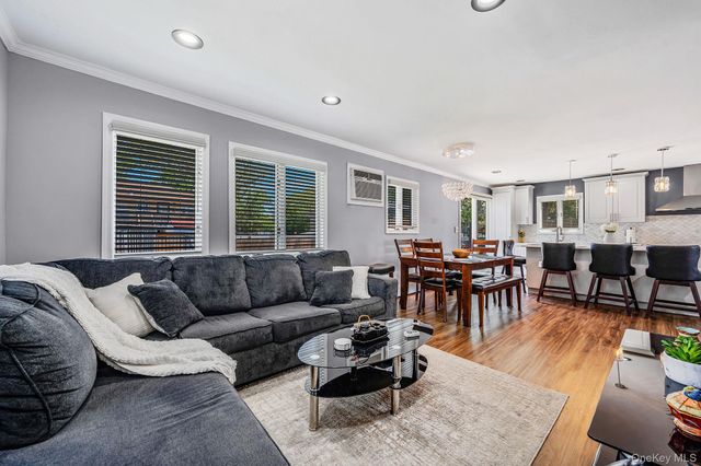 935 Sterling Place, West Babylon, NY 11704