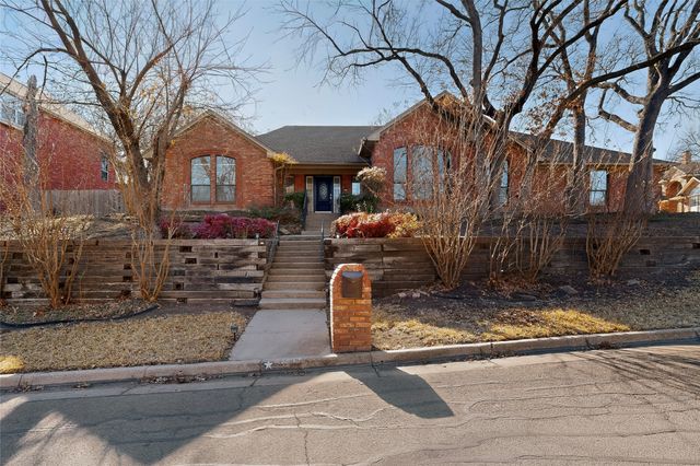 2704 Briarbrook Ct, Arlington, TX 76006