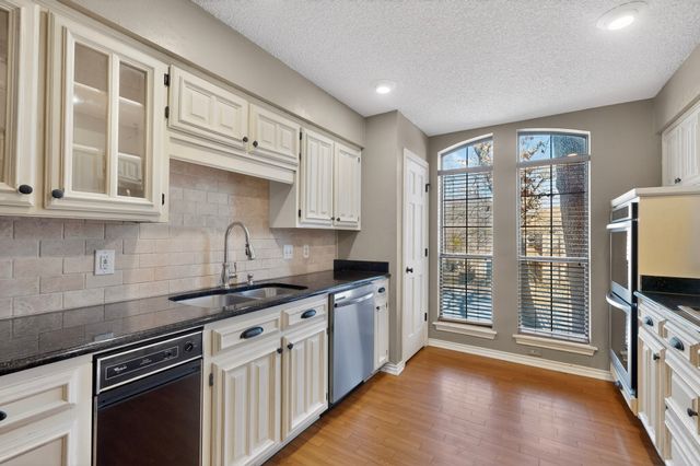 2704 Briarbrook Ct, Arlington, TX 76006