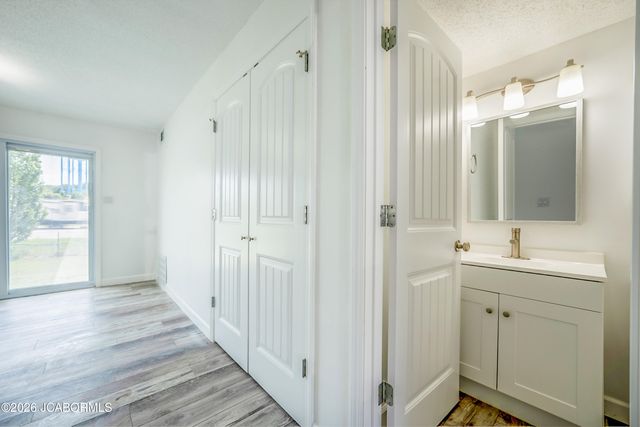 499 PERREY DRIVE, Holts Summit, MO 65043