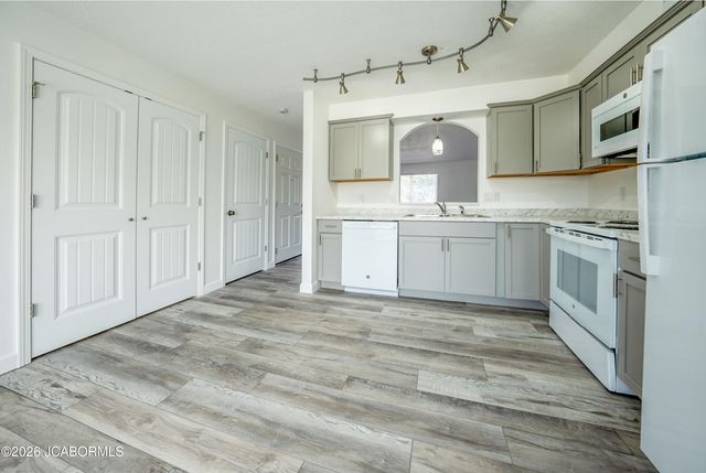 499 PERREY DRIVE, Holts Summit, MO 65043