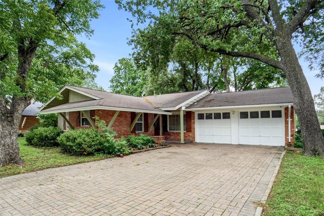2222 Woodoak Drive, Irving, TX 75060